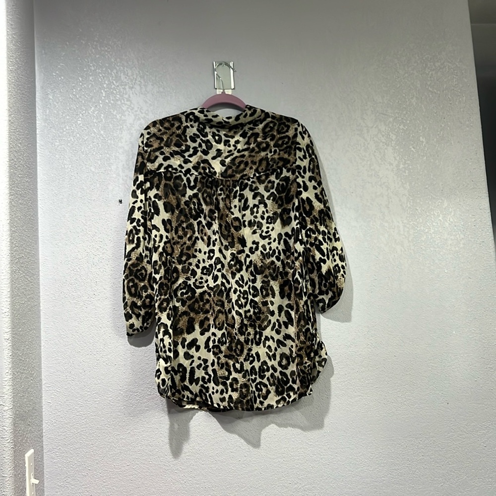 Sara Michelle leopard print sheer blouse w/pockets, Size 1X, button closure